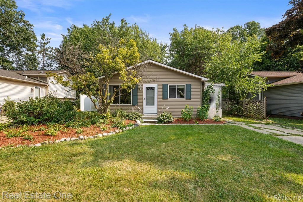 718 Miller Road, Orion charter township