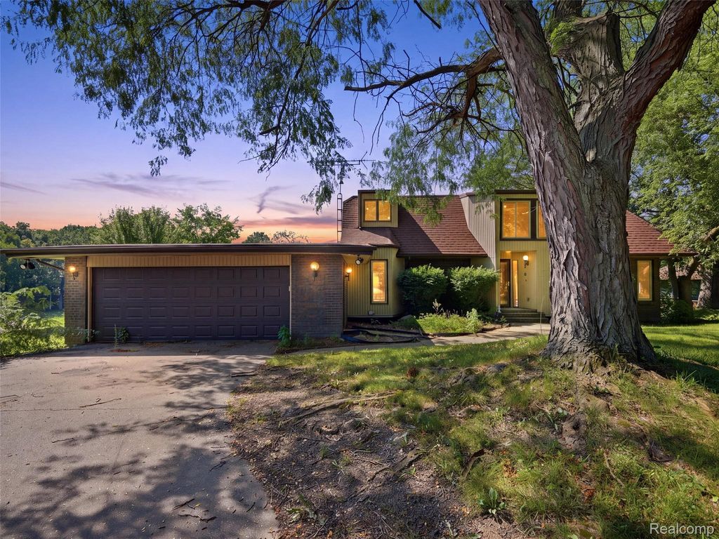13490 Lakebrook Drive, Tyrone township