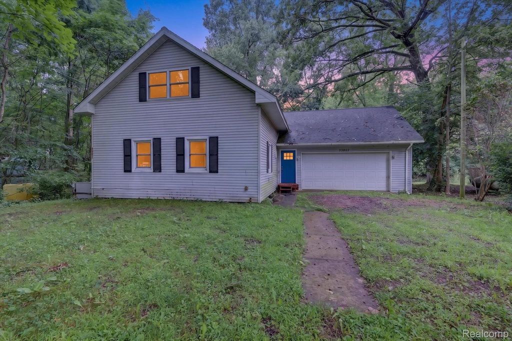 33807 Chipper Drive, Colon village