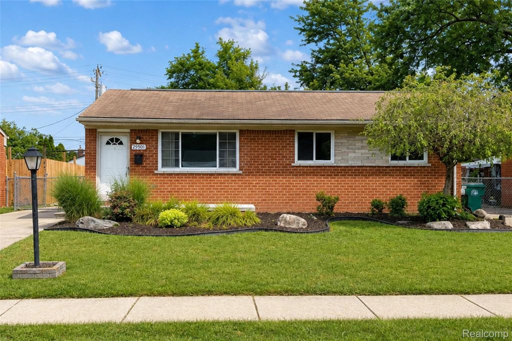 29501 Brown Court, Garden City city