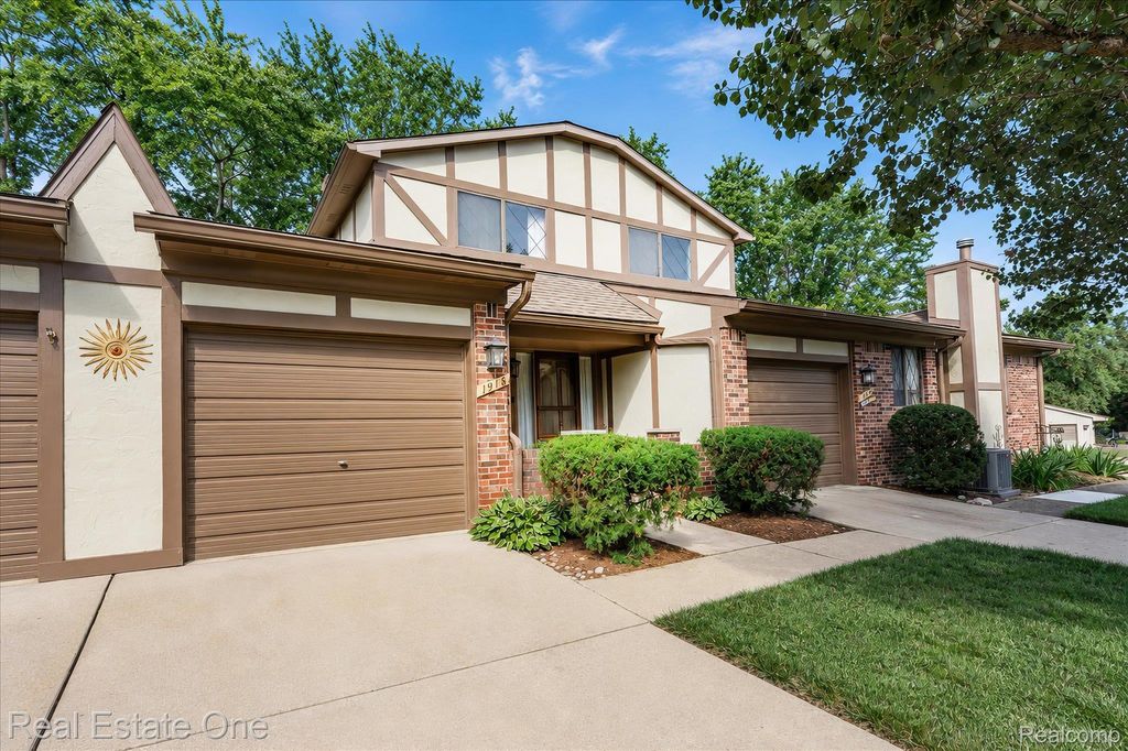 1918 Allenway Court 110, Rochester Hills city