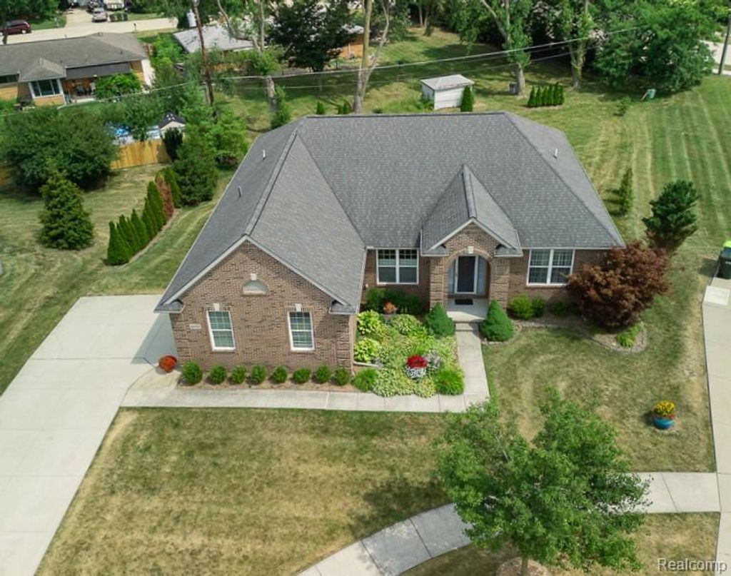 42328 Hickorywood Drive, Sterling Heights city