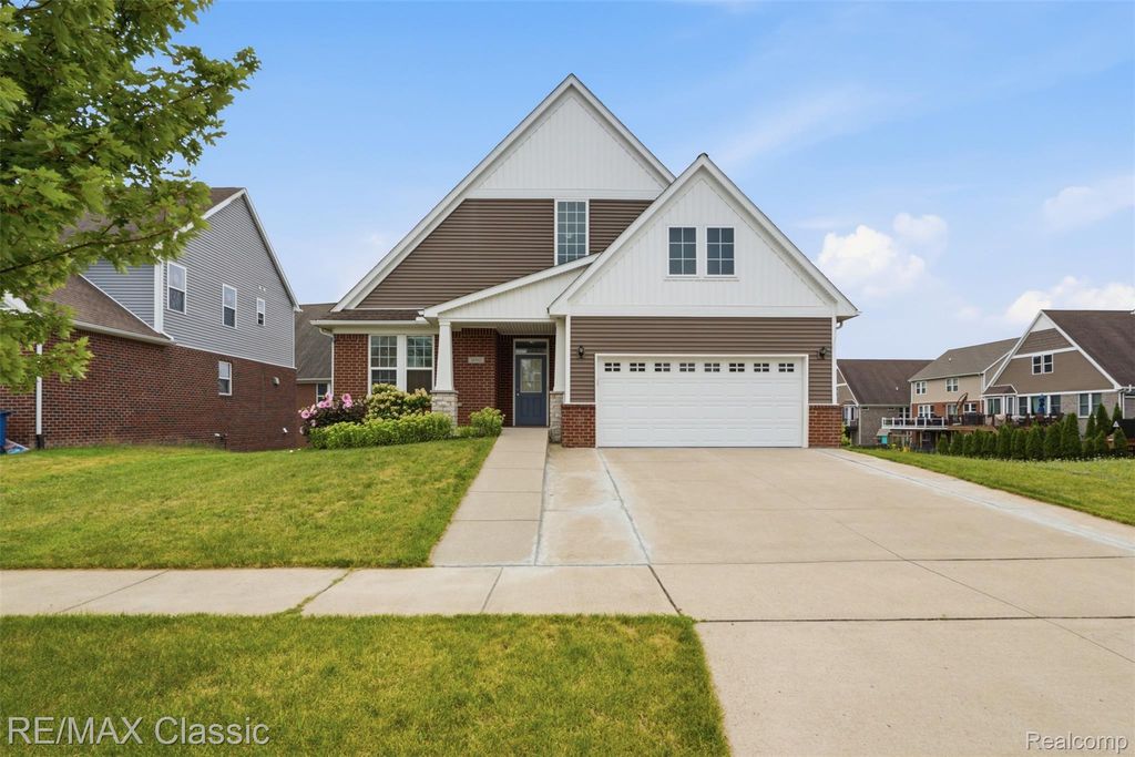36945 Everett Drive, Westland city
