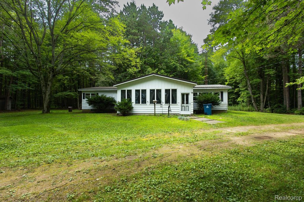 7800 Oak Road, Millington township