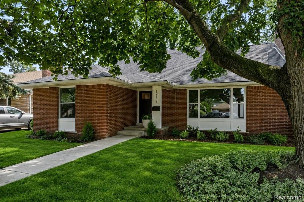 19984 Fairway Drive, Grosse Pointe Woods city
