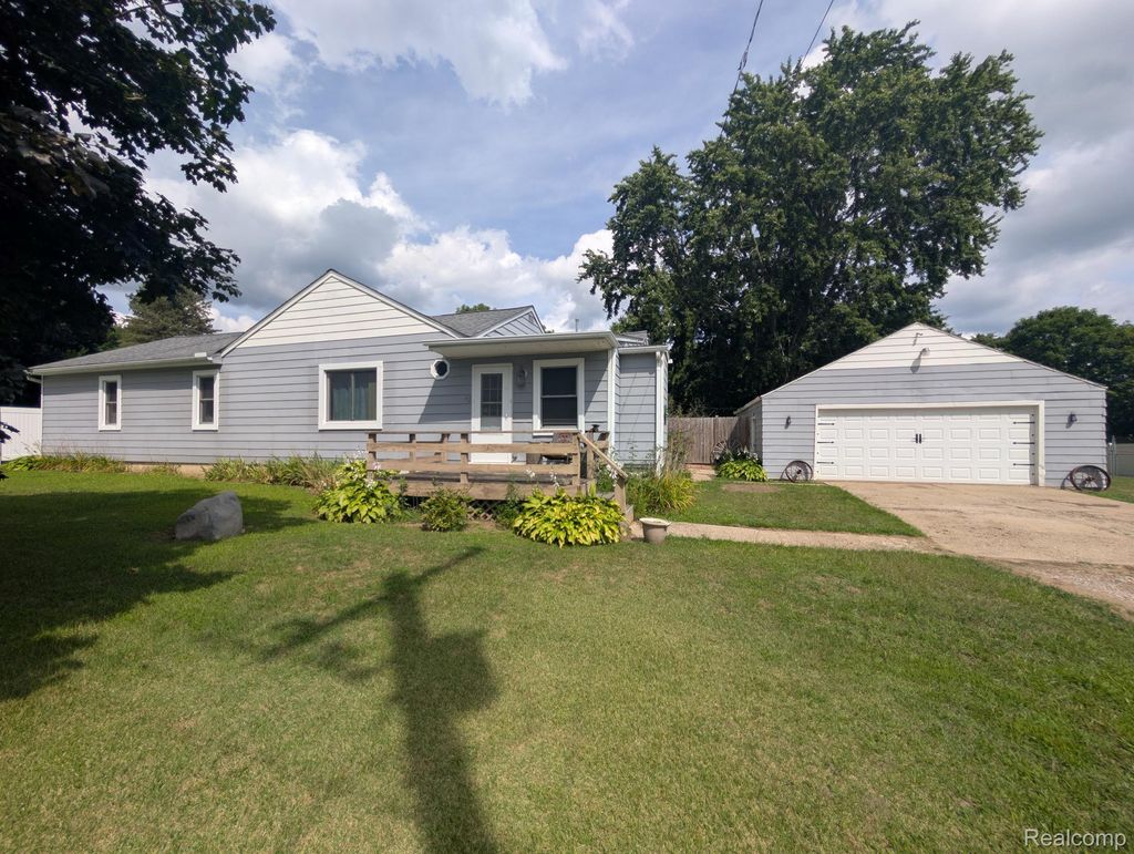 10024 Stover Road, Forest township