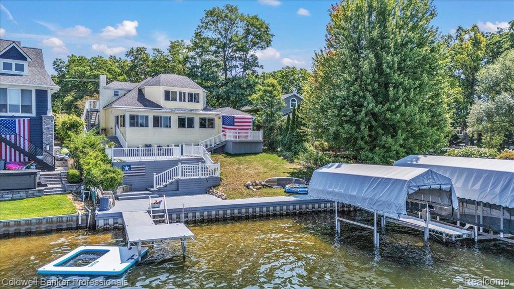 16 S North Shore Drive, Lake Orion