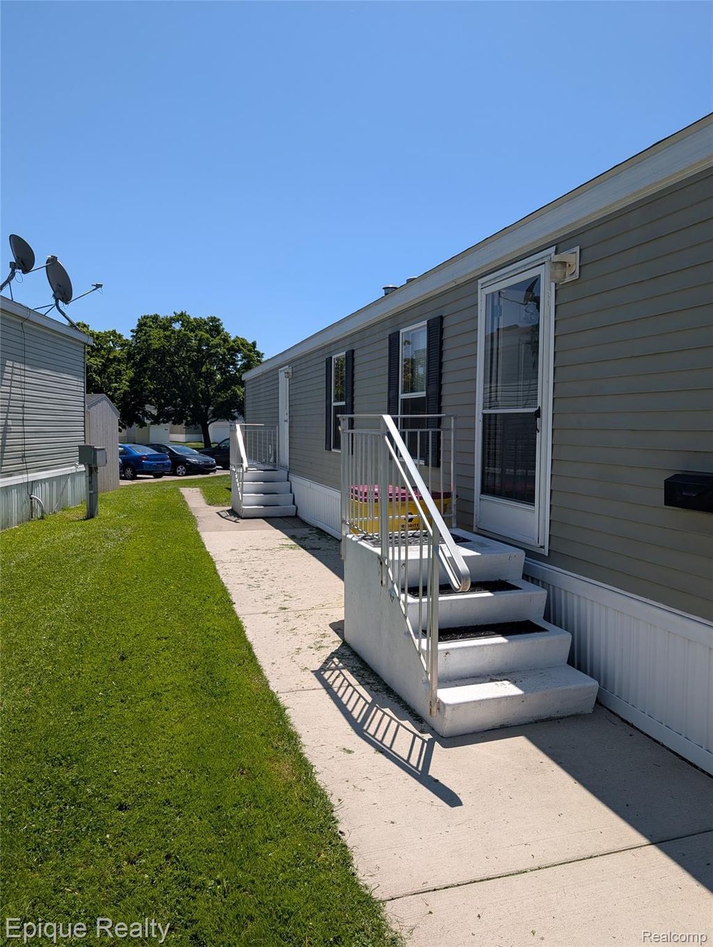 952 Cour Retta Street, Warren city