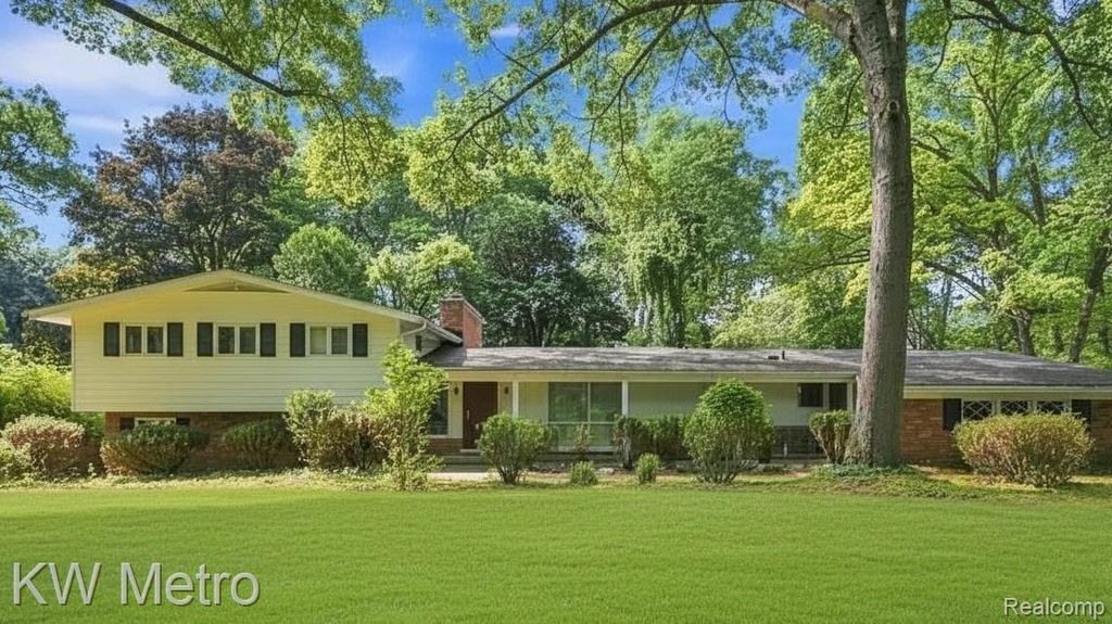 4966 Whispering Pine Lane, Bloomfield Hills