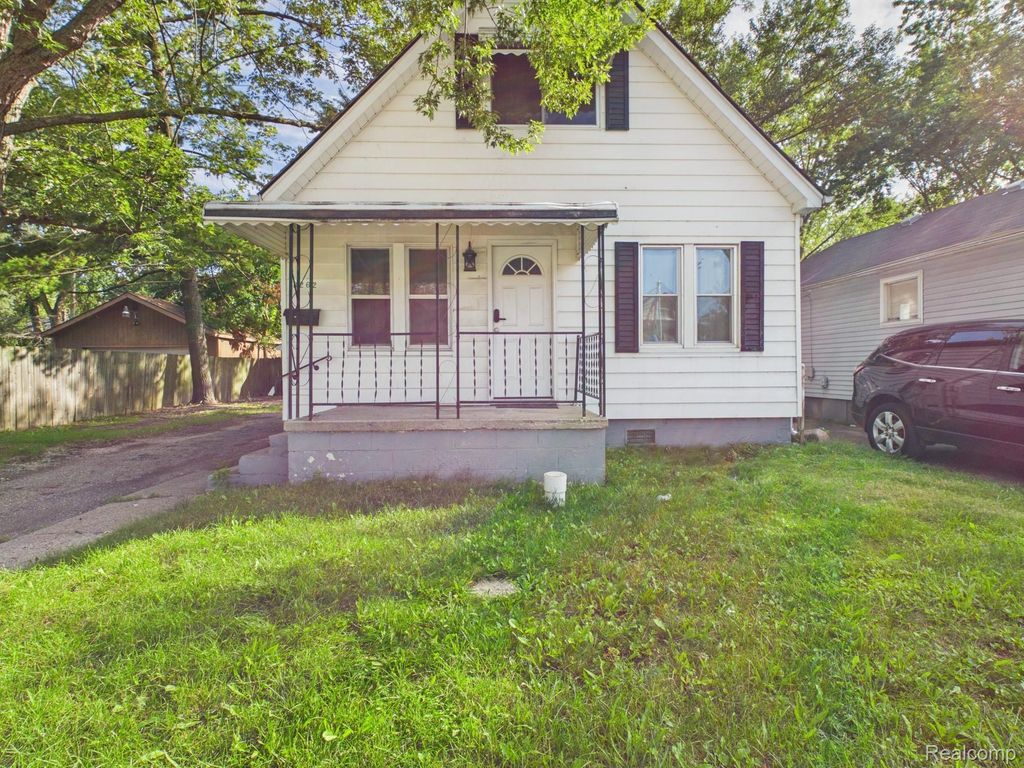 8262 Packard Avenue, Warren city