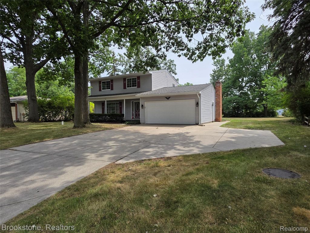 1243 Pickwick Place, Flint charter township