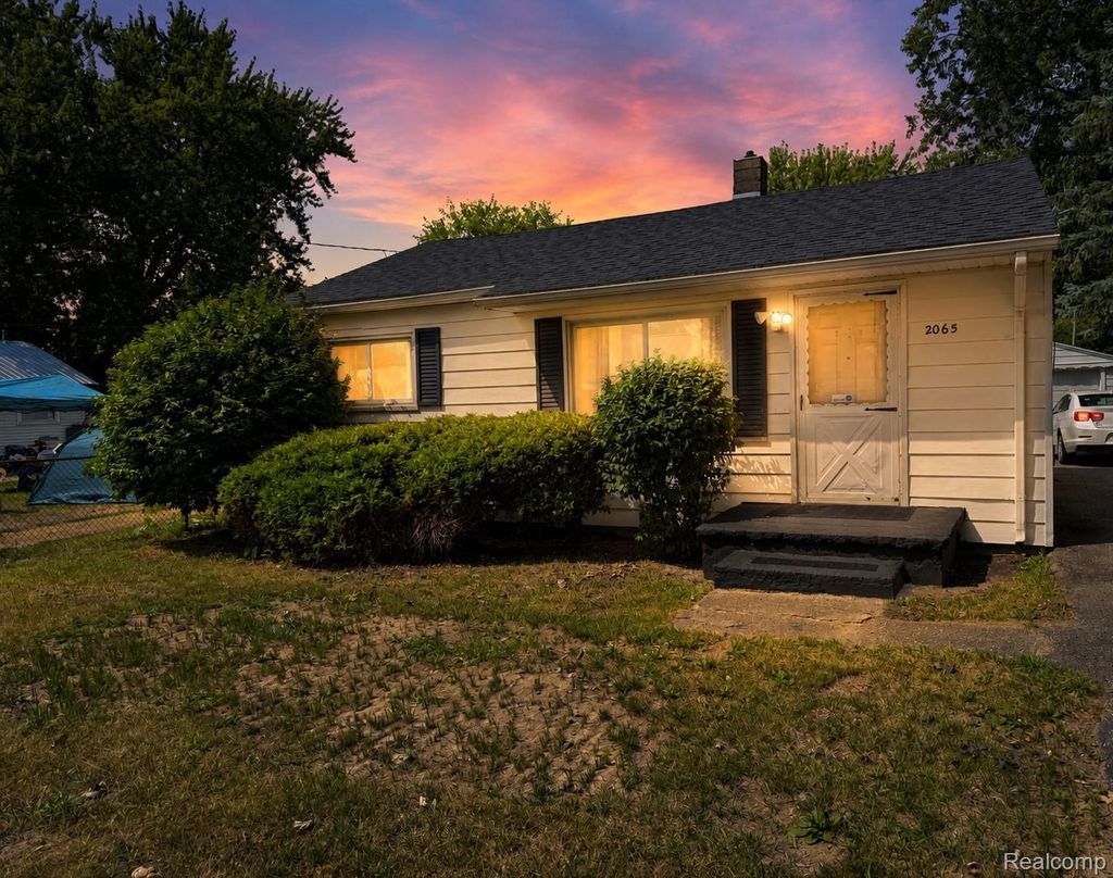 2065 Brady Avenue, Burton city