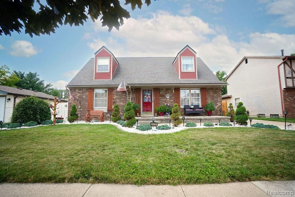 25058 Montebello Drive, Woodhaven city