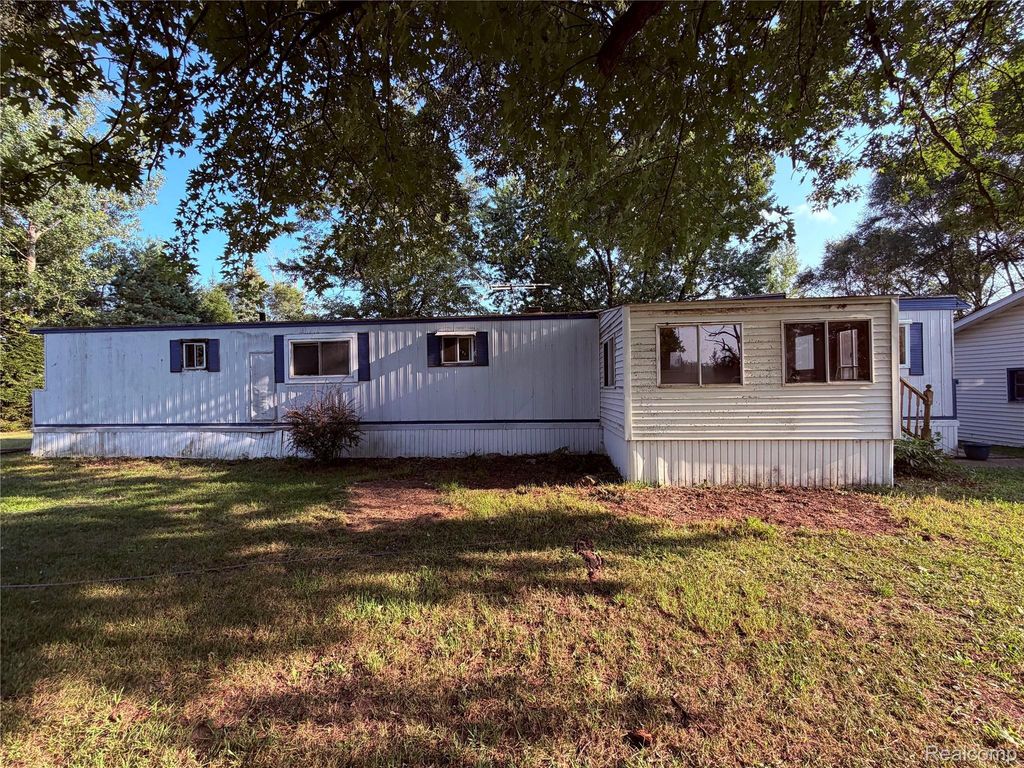 5656 Delong Road, Novesta township