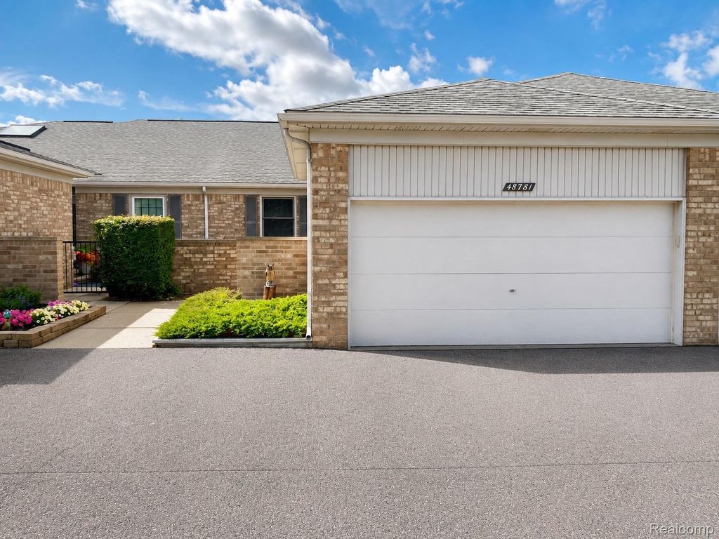 48781 Mill Bank Court, Shelby Twp