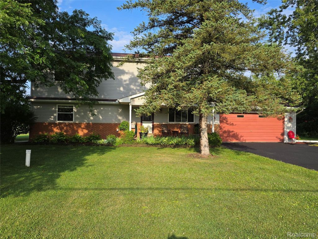 60885 Indian Trail, Ray township
