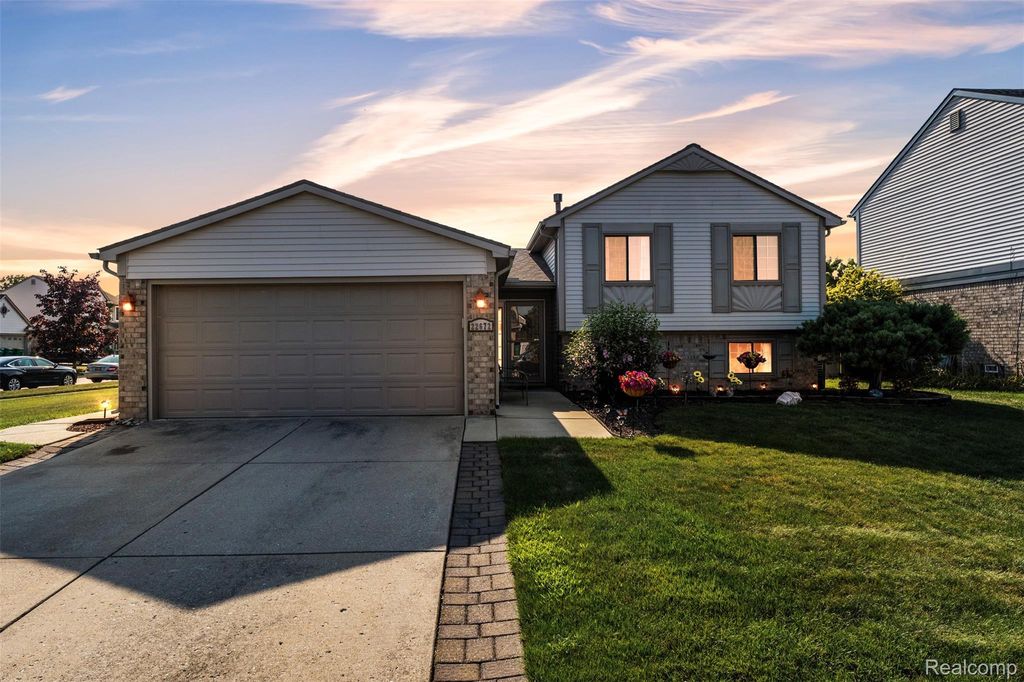 22672 Woodcreek Drive, Brownstown