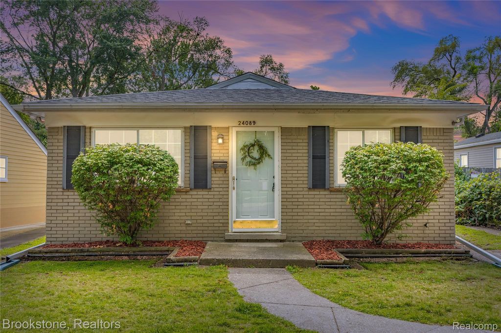24089 Hopkins Street, Dearborn Heights city