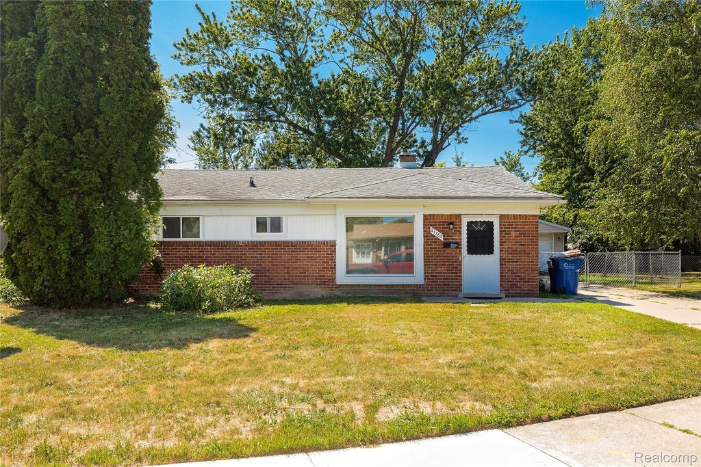 21763 Dexter Court, Warren city