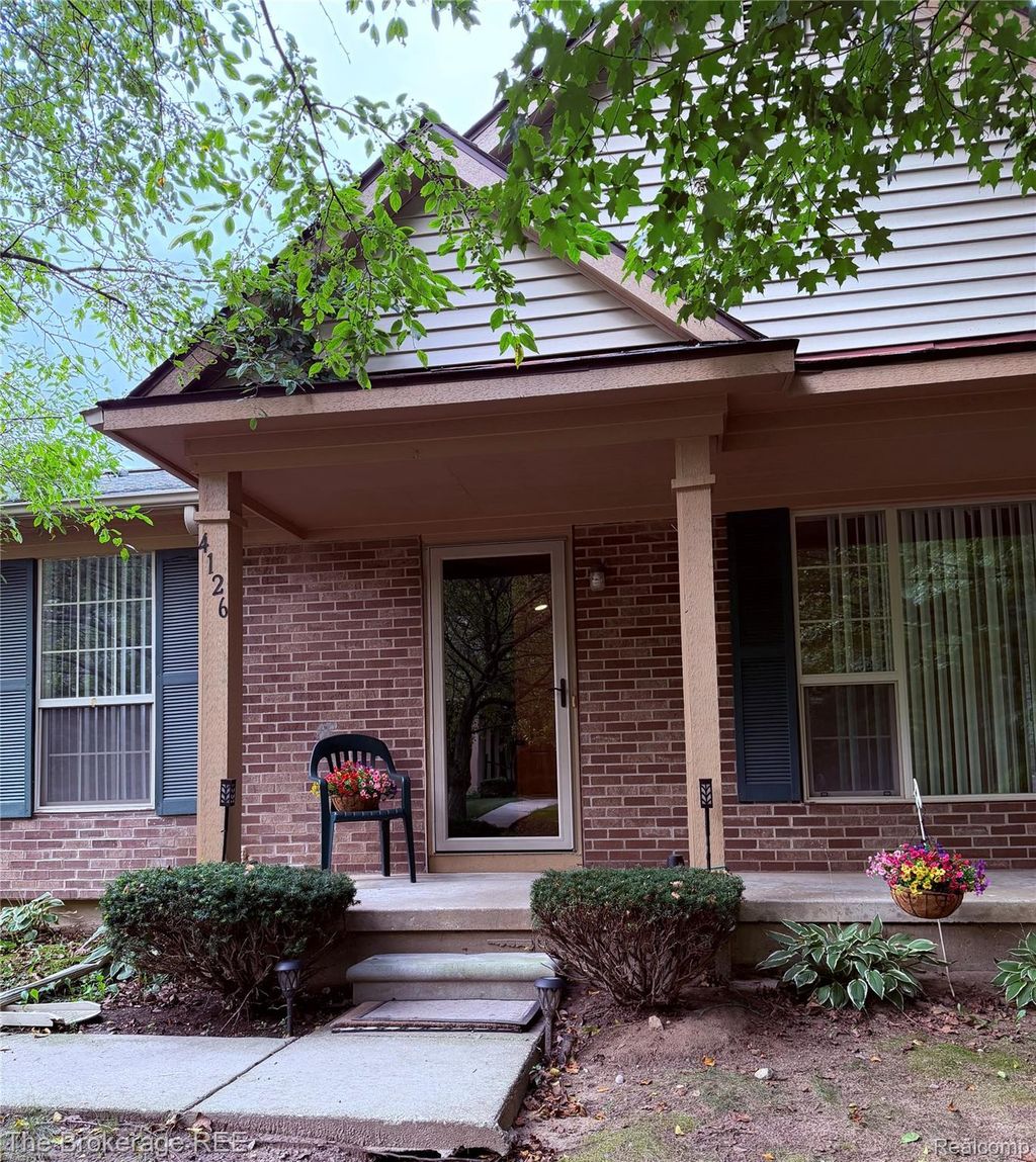 4126 Stonebridge, Holly township