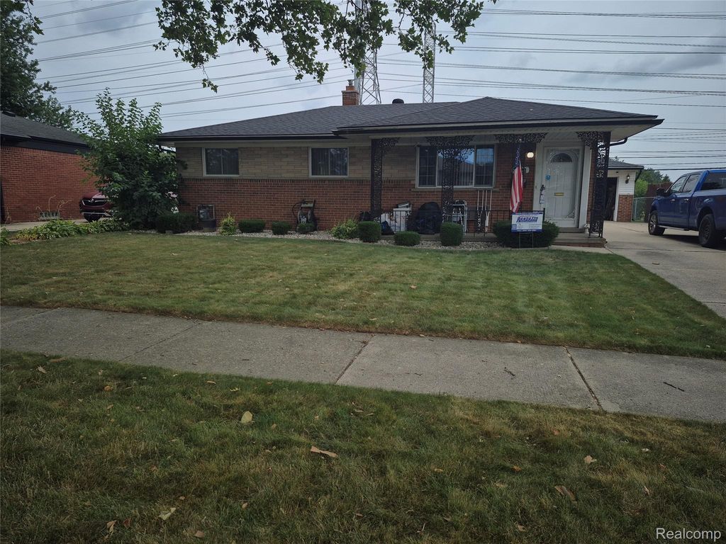 30541 Iroquois Drive, Warren city