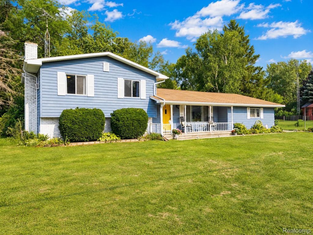 5197 Capri Lane, Mundy township