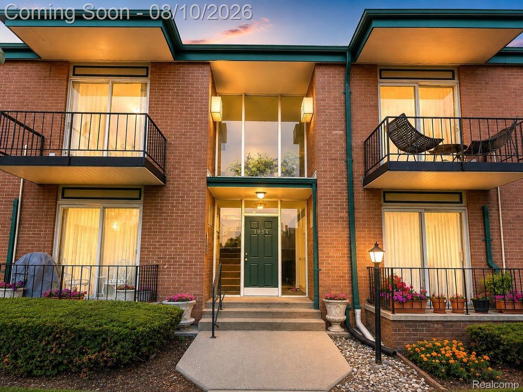 1954 Axtell Drive 5, Troy