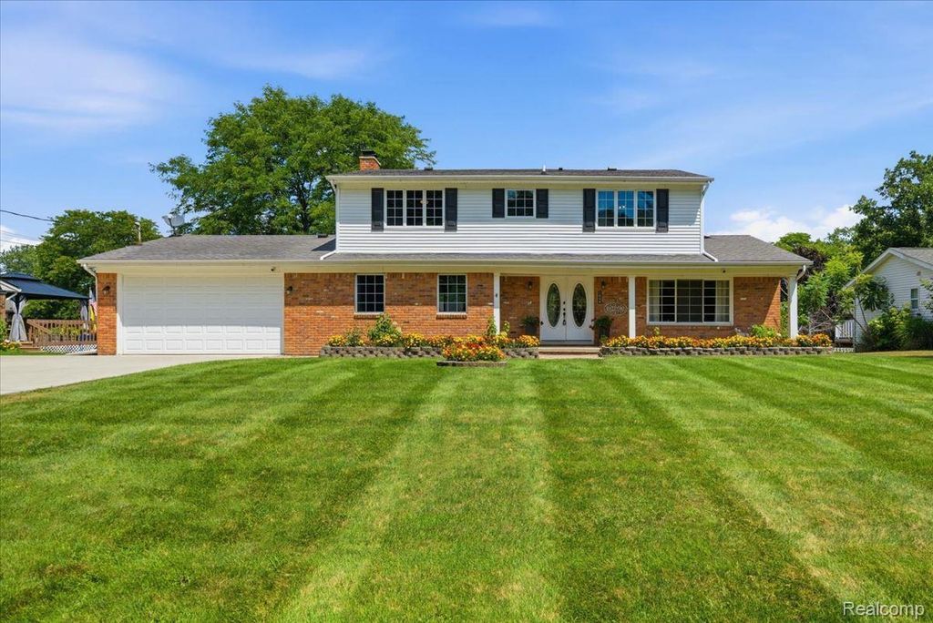 1888 Squaw Lagoon Drive, Oxford charter township