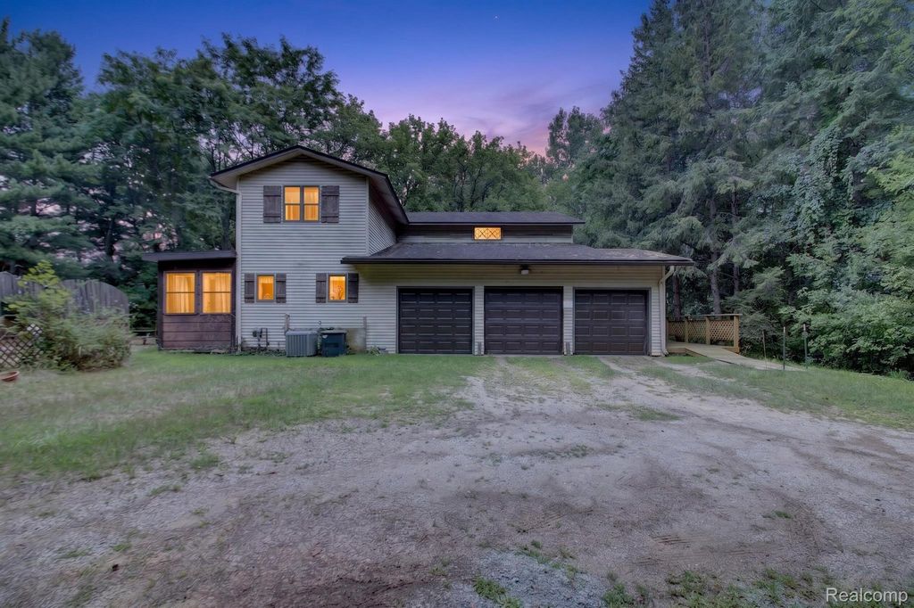 1817 S Baldwin Road, Oxford charter township