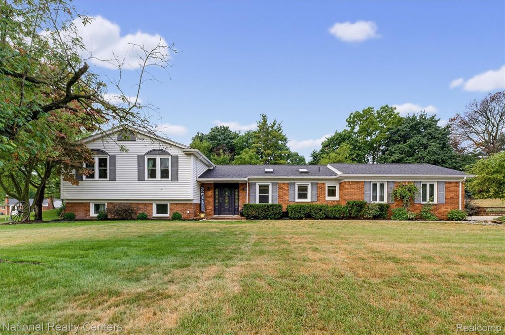 216 Birch Hill Drive, Rochester