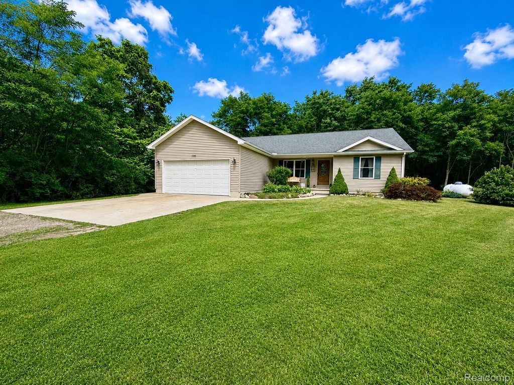 7700 Kitchen Road, Wales township
