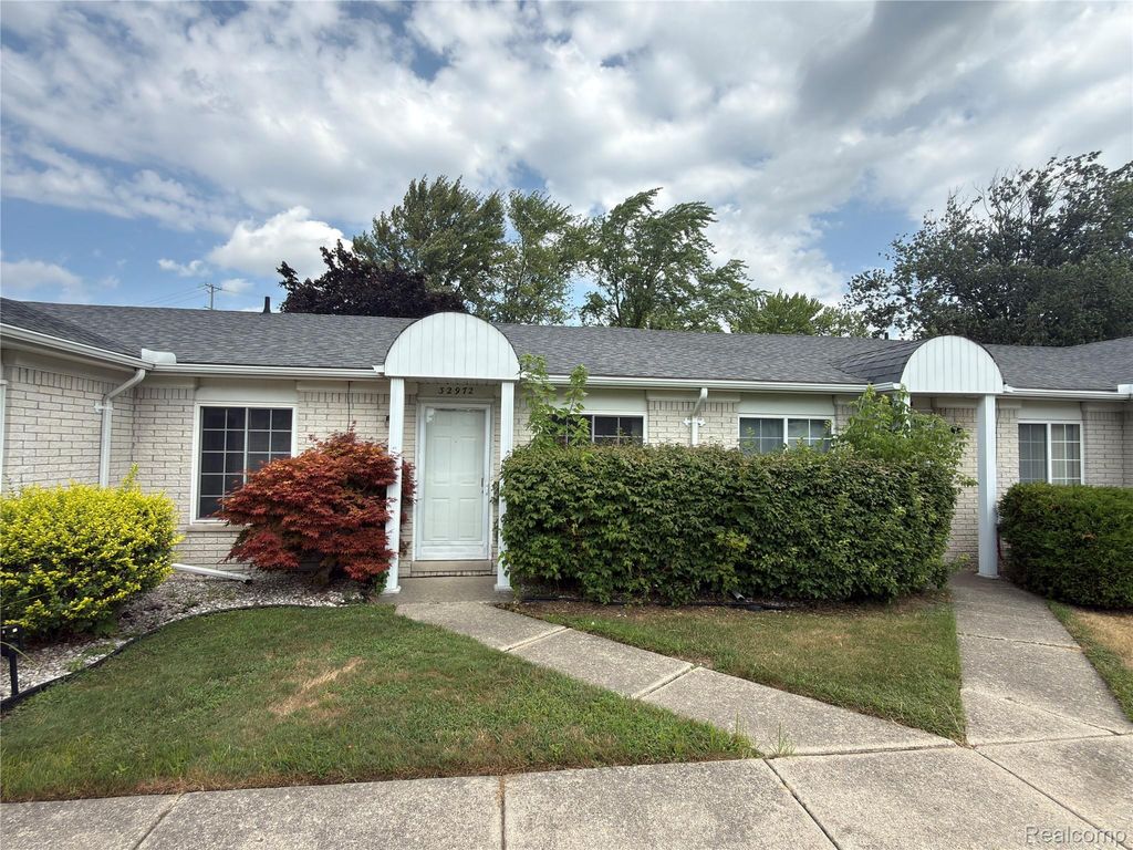 32972 Maple Lane Circle, Warren