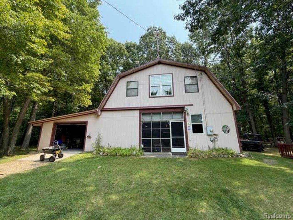 8110 N Latson Road, Deerfield township