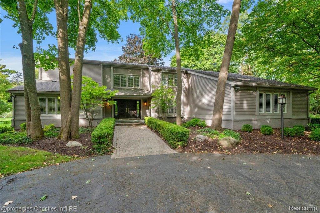 5640 Kolly Road, Bloomfield Hills