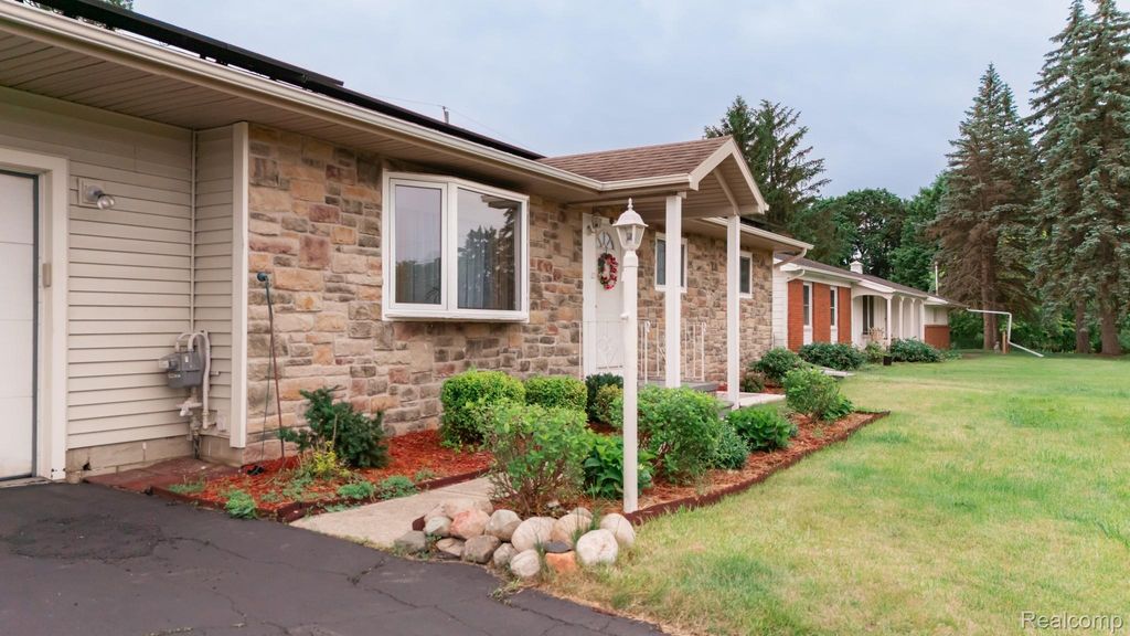 3882 Okemos Road, Meridian charter township