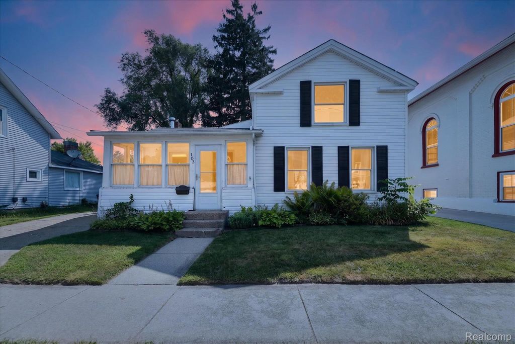 103 Washington Street, Holly village