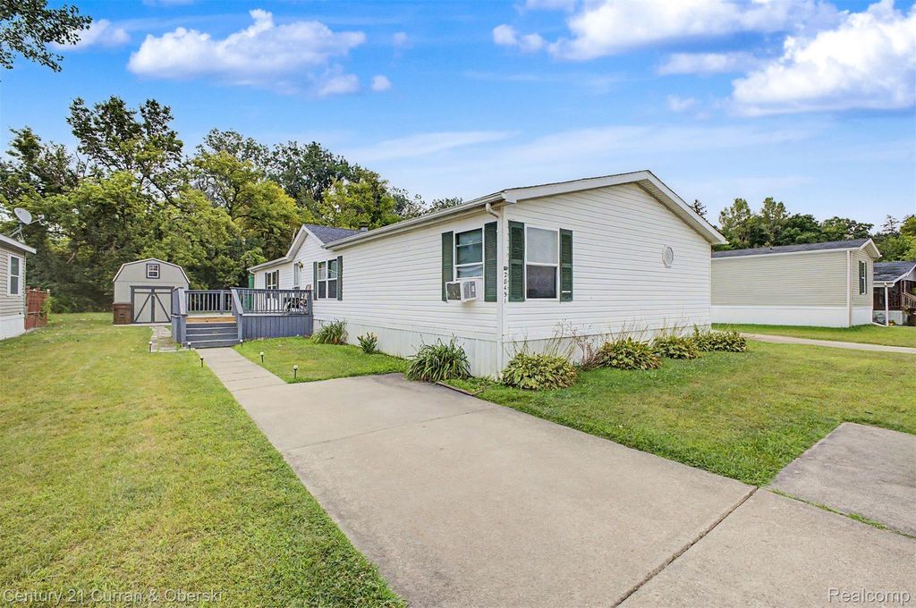 28451 Spruce Drive, Huron charter township