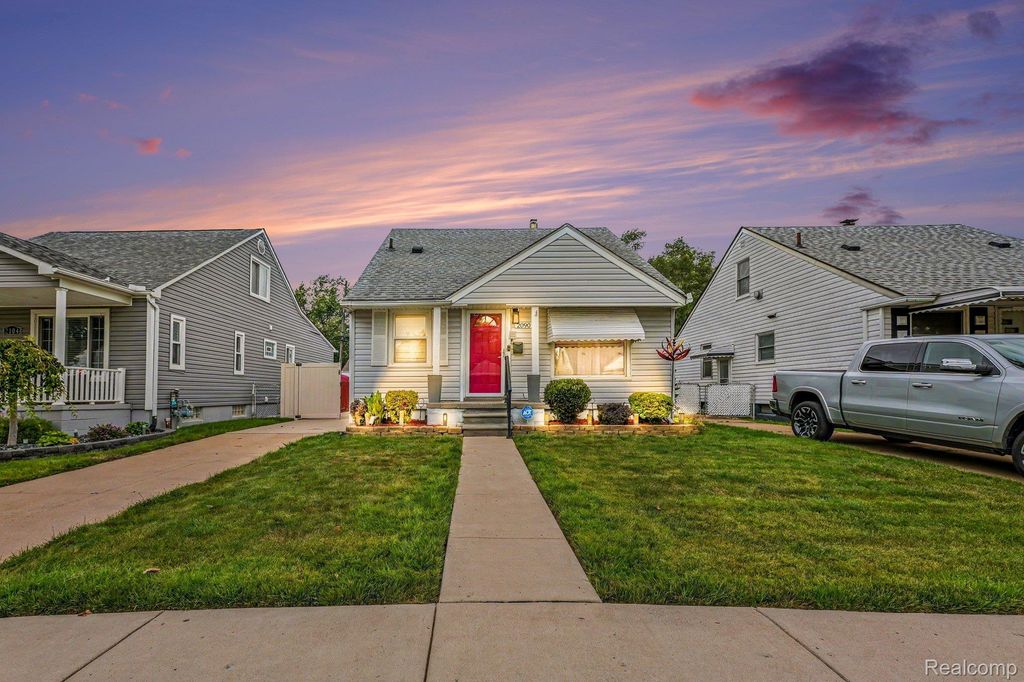 2090 Leblanc Street, Lincoln Park city