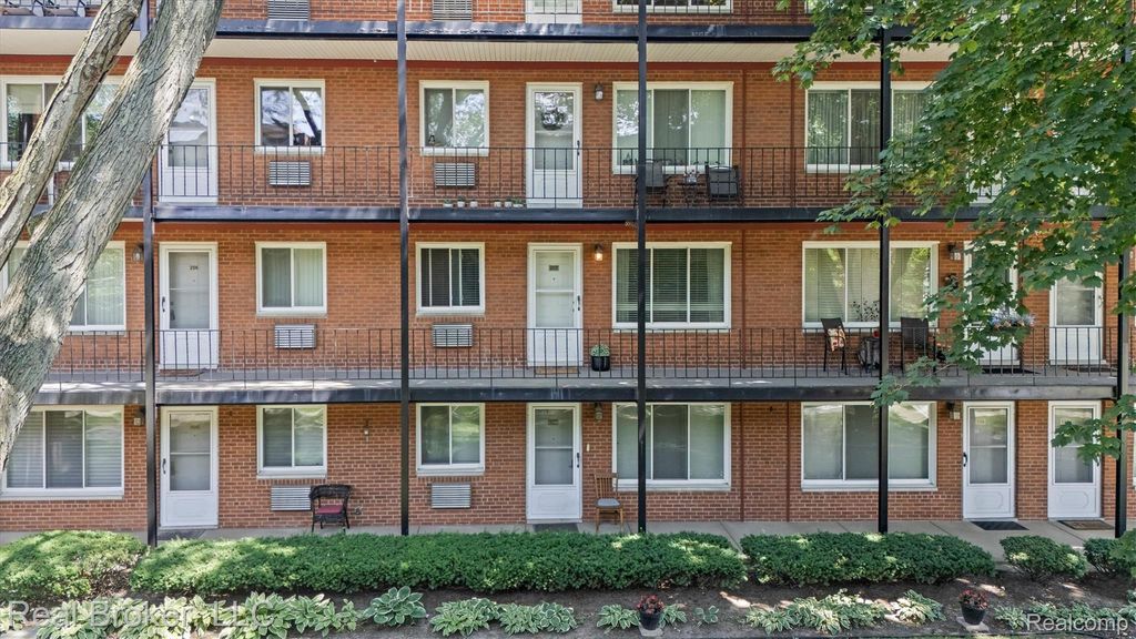2915 W 13 Mile Road 207, Royal Oak city