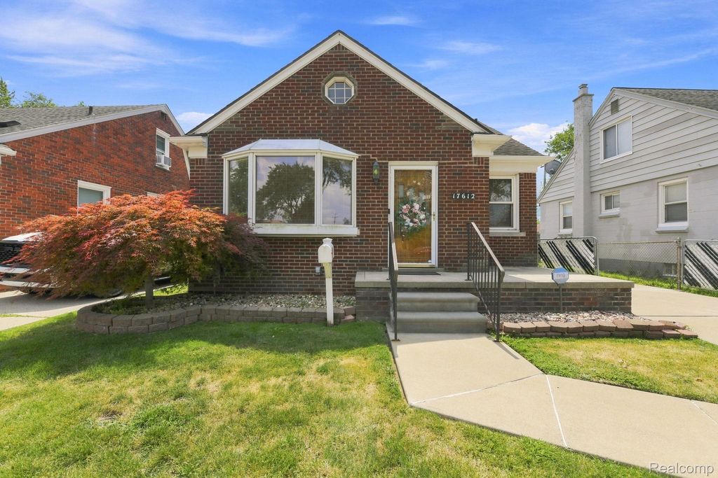17612 Sprenger Avenue, Eastpointe