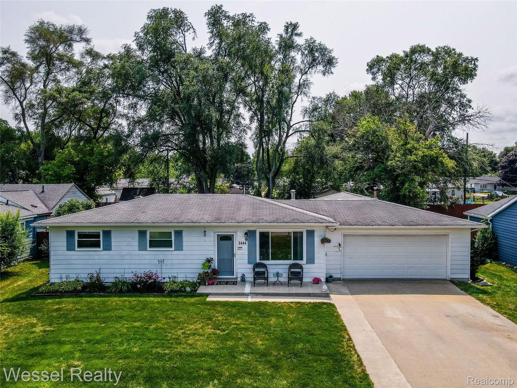 2444 Howe Street, Shelby charter township