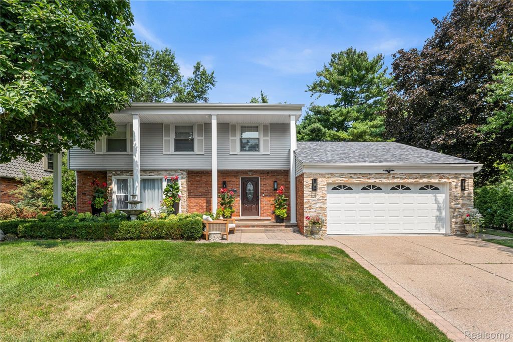3325 Newgate Drive, Troy city