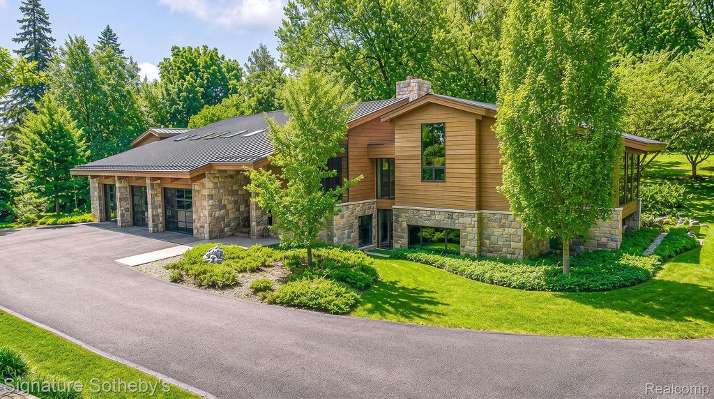 5051 Beach Road, Troy city
