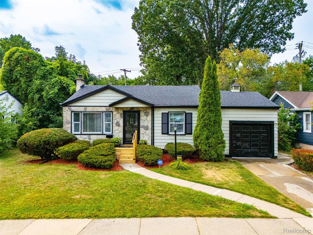 2229 E 8 Mile Road, Grosse Pointe Woods city