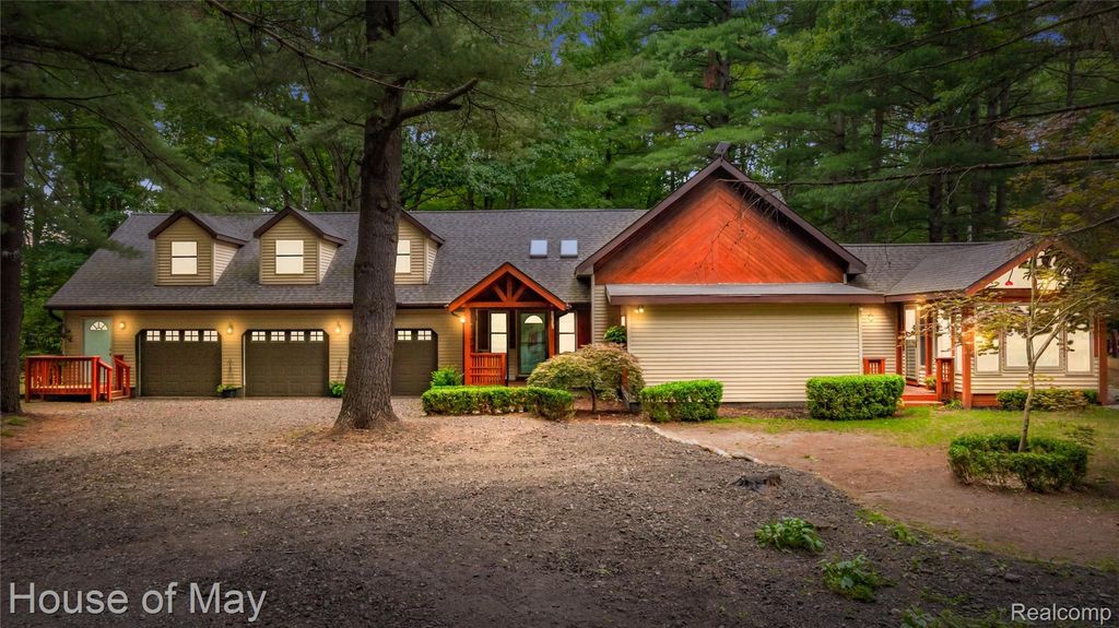 4474 Five Lakes Road, North Branch township