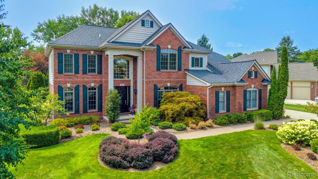 1859 Buckthorn Court, Troy