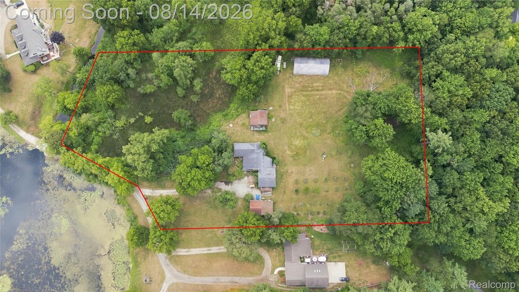 301 Willow Lane, Orion charter township