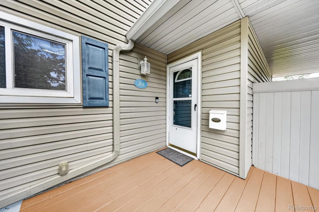 761 Kirts Boulevard, Troy