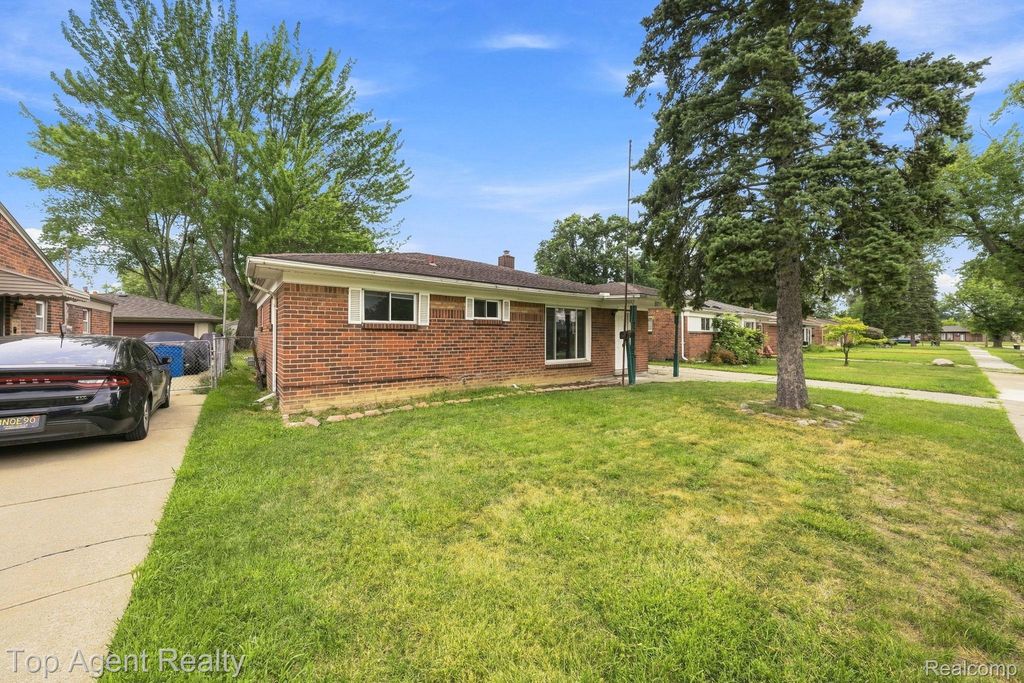 21715 Dexter Court, Warren city