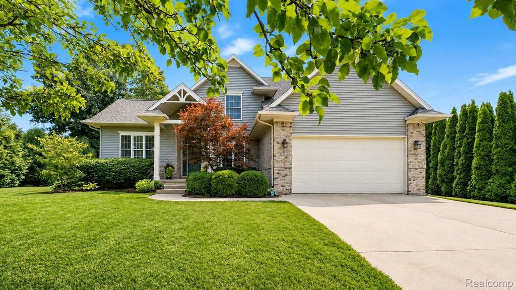 16525 W Horseshoe Trail, Fenton charter township